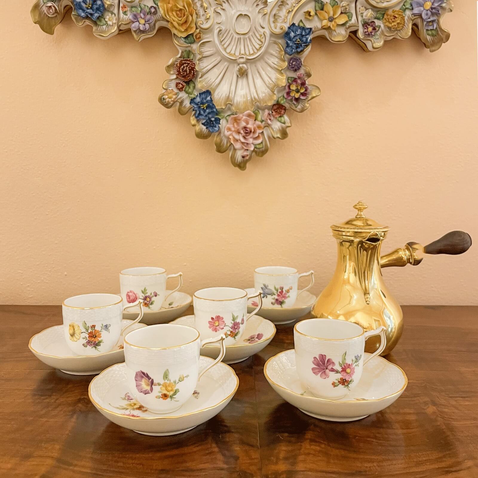 Pair of KPM Berlin "Altosier" Coffee Cups