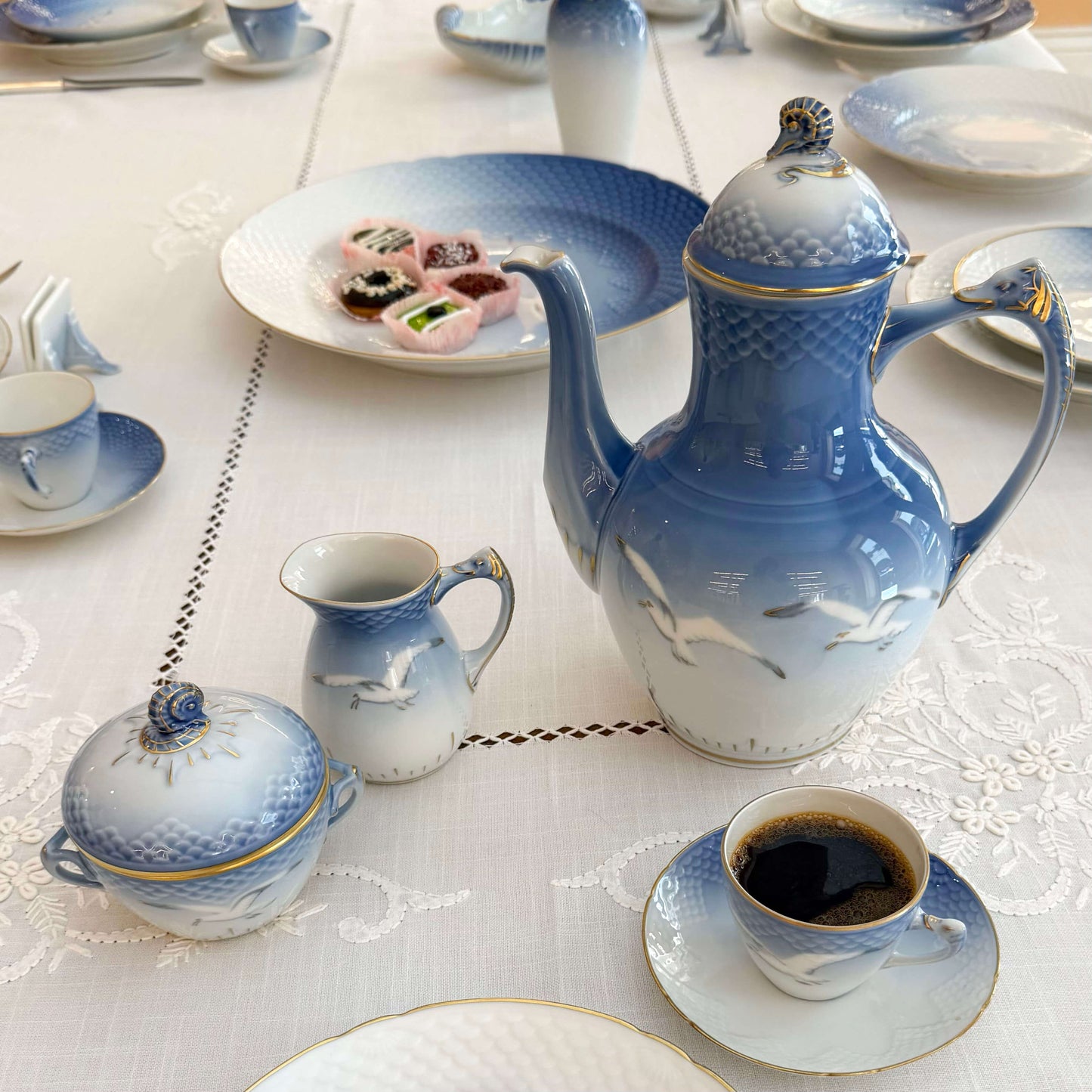 Bing & Grøndahl Seagull Dining Set for 12