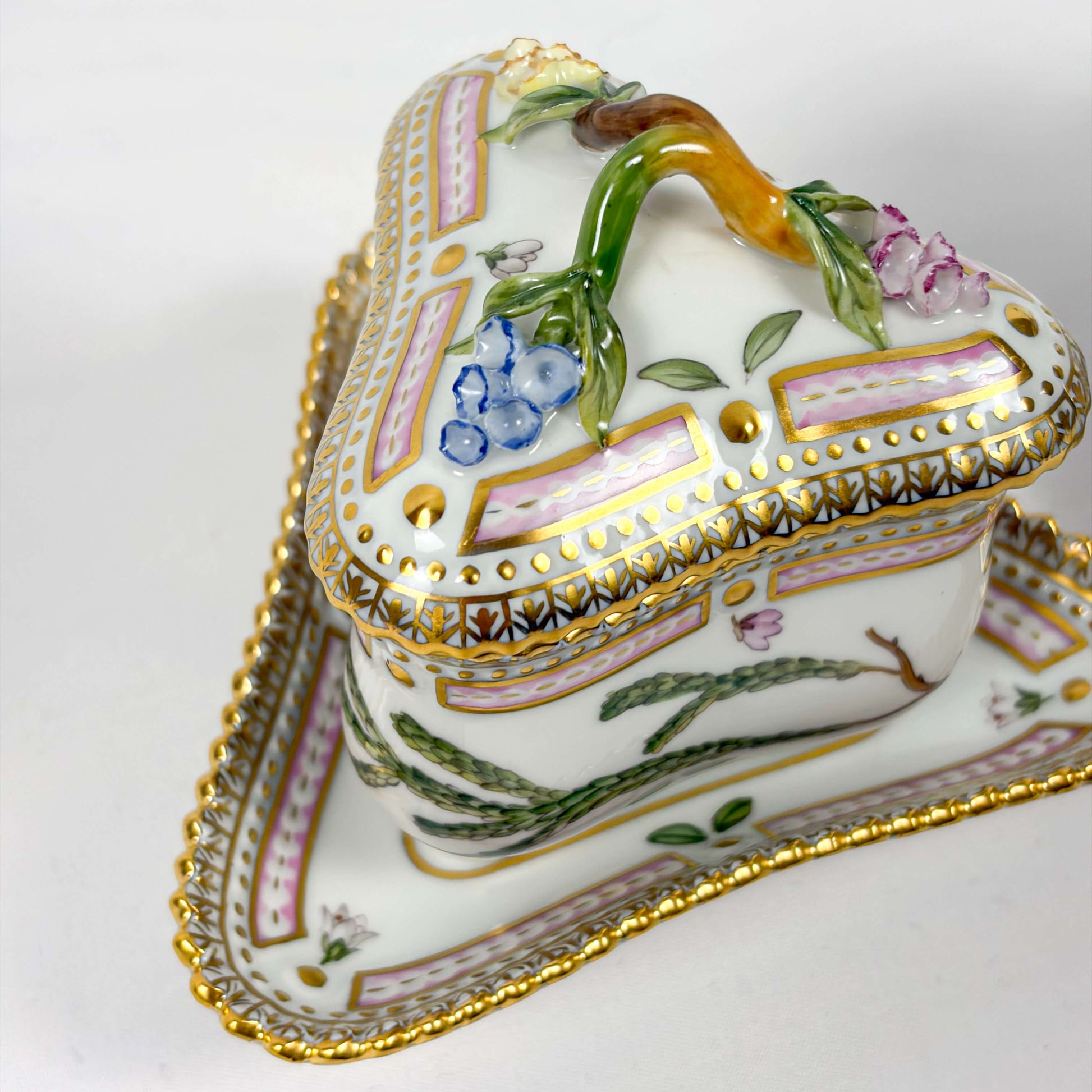 Royal Copenhagen “Flora Danica” Pair of Triangle Shape Cream Cups - Galleria Fossi 33