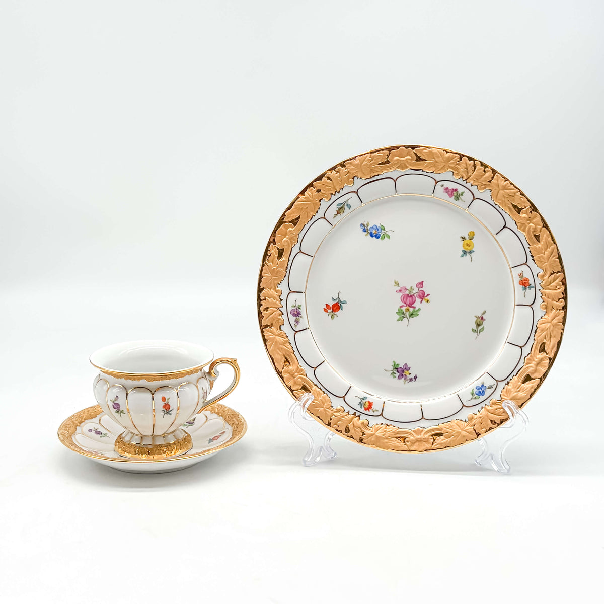 Meissen Richly Gilt B-Form Single Cup Set