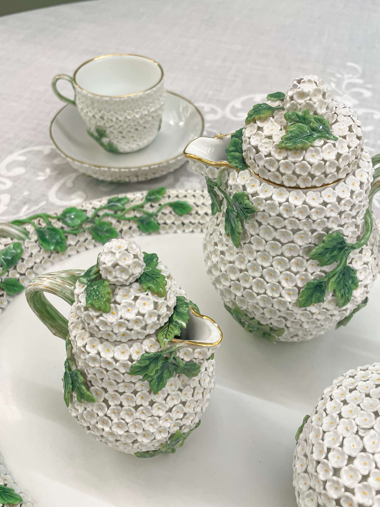 Meissen Tête-à-tête Porcelain Coffee Set with "Schneeball" Décor